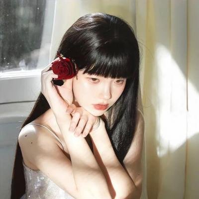 9顶假发的女孩
